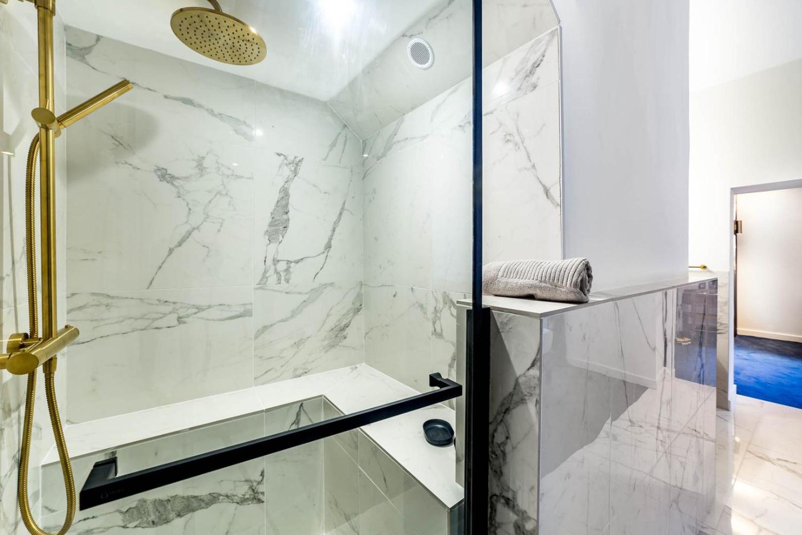 High-End Apartment Overlooking The Quays Ail Лион Екстериор снимка